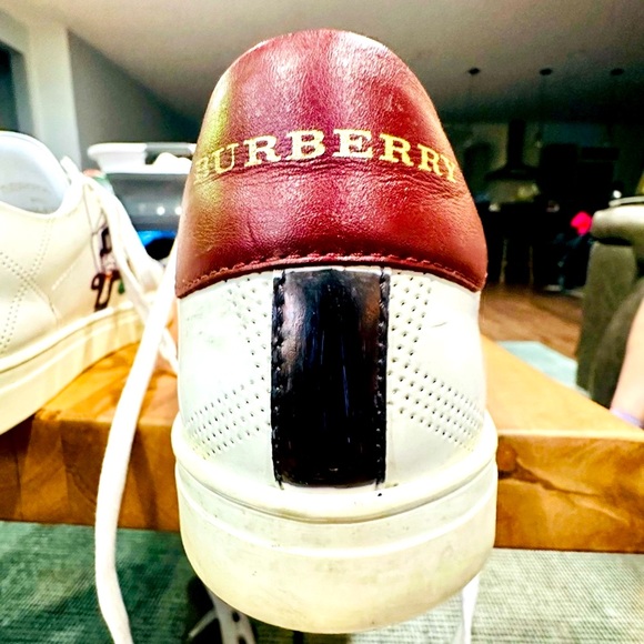 Burberry London White Leather Sneakers w unique art Sz, USA 🇺🇸 8.5 or Sz 41.5 🇮🇹 - Picture 3 of 9